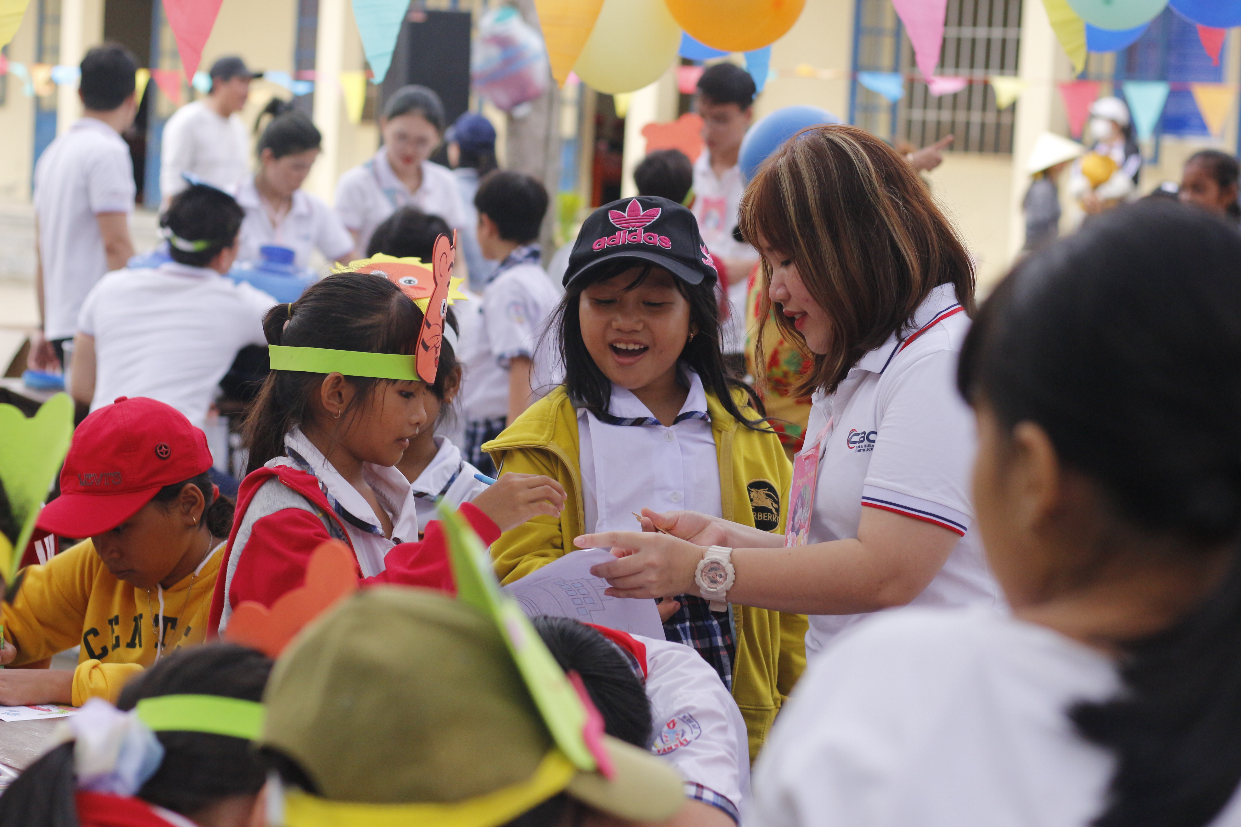 CBC CELEBRATED THE MID -AUTUMN FESTIVAL TO PUPILS AT VAM RAY PRIMARY SCHOOL IN KIEN GIANG