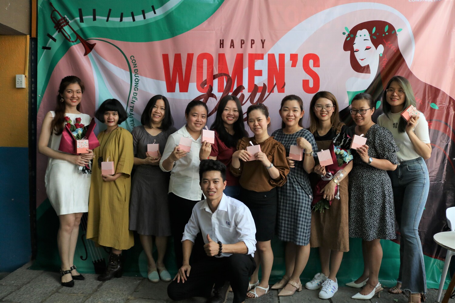 THE SPECIAL GIFTS FOR LADIES ON THE INTERNATIONAL WOMEN'S DAY
